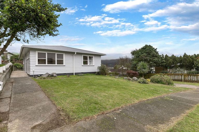 Photo of property in 48 Ernest Street, Ranui, Porirua, 5024