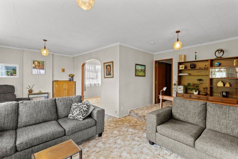 Photo of property in 4 Poplar Grove, Whalers Gate, New Plymouth, 4310