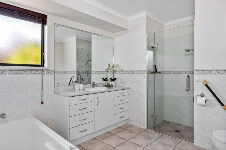 Photo of property in 37 Rivervale Grove, Stanmore Bay, Whangaparaoa, 0932