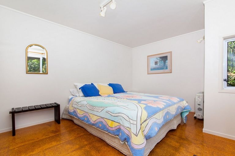 Photo of property in 119 Seaview Road, Piha, New Lynn, 0772