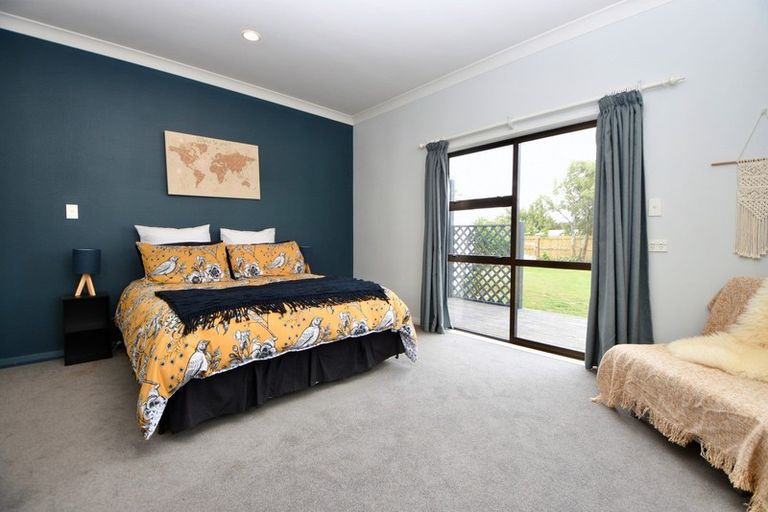 Photo of property in 2 Mckenzie Terrace, Carterton, 5713