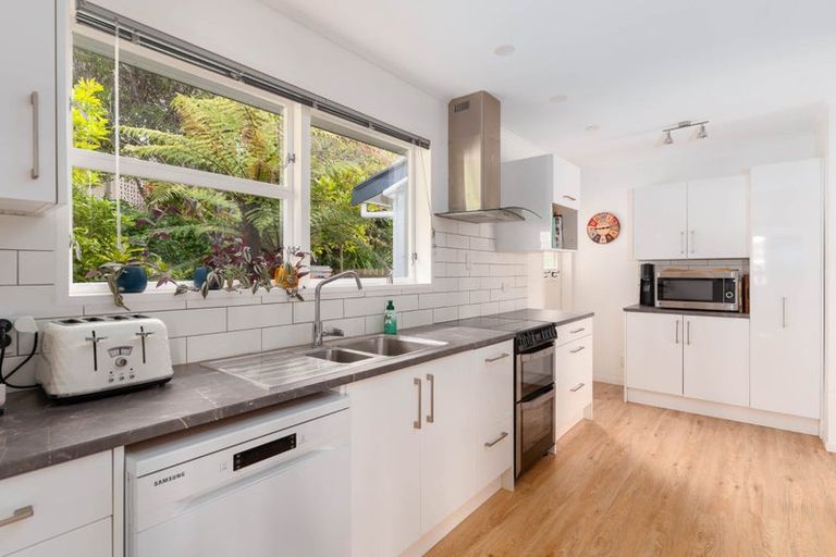 Photo of property in 9 Dormar Place, Churton Park, Wellington, 6037