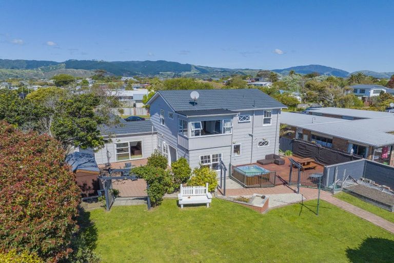 Photo of property in 35 Callender Terrace, Paraparaumu Beach, Paraparaumu, 5032