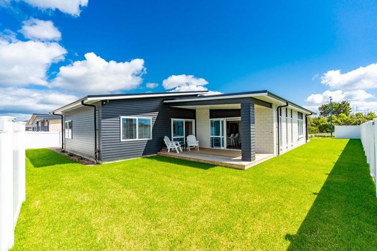 Photo of property in 43 Stace Hopper Drive, One Tree Point, 0118