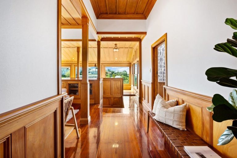 Photo of property in 18 Sealy Road, Bluff Hill, Napier, 4110