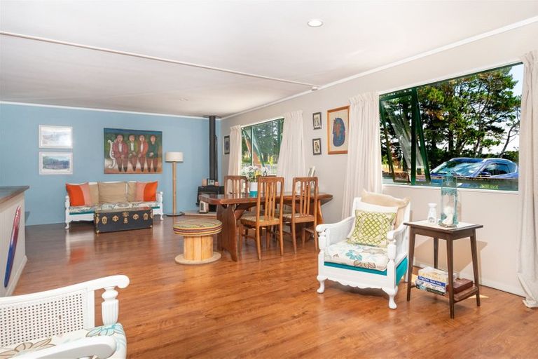 Photo of property in 137 Tawa Road, Kumeu, 0891