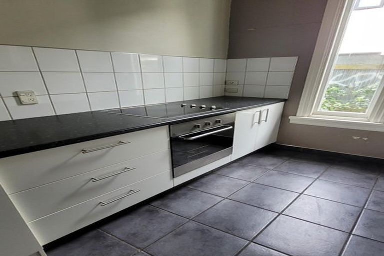 Photo of property in 4/6 Defoe Place, Waltham, Christchurch, 8023