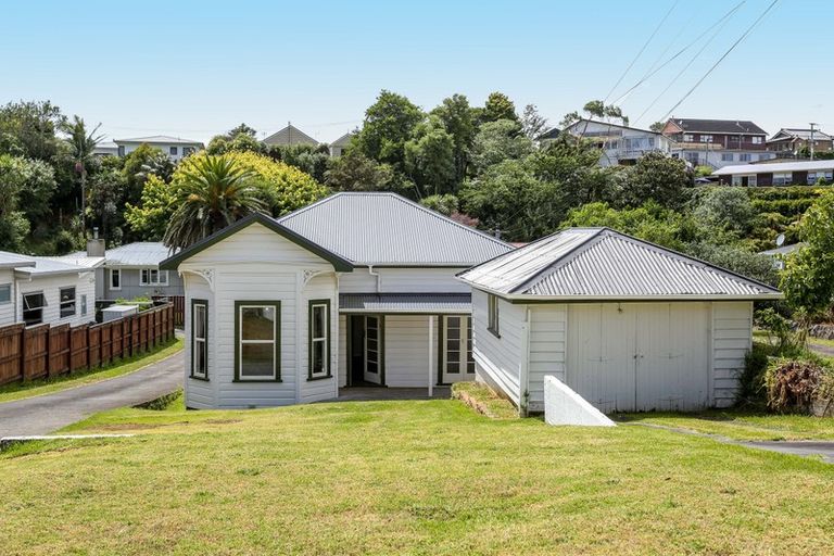 Photo of property in 43 Lorna Street, Lynmouth, New Plymouth, 4310