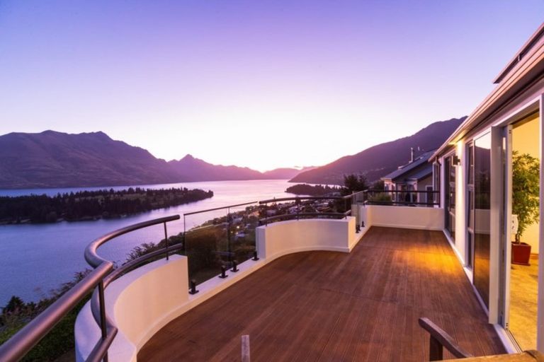 Photo of property in 10 Peregrine Place, Queenstown, 9300