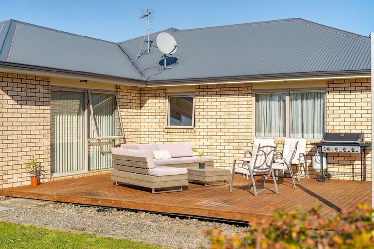 Photo of property in 24 Charles Street, Carterton, 5713