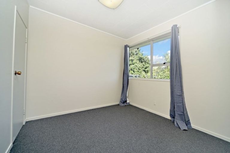 Photo of property in 2/50 Sikkim Crescent, Clover Park, Auckland, 2019