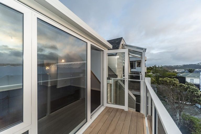 Photo of property in 10 Lawson Place, Mount Victoria, Wellington, 6011