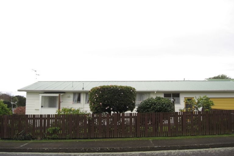 Photo of property in 2 Buckley Grove, Paraparaumu, 5032