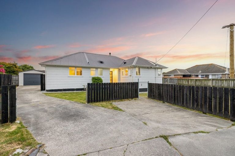 Photo of property in 23 Lambeth Crescent, Northcote, Christchurch, 8052