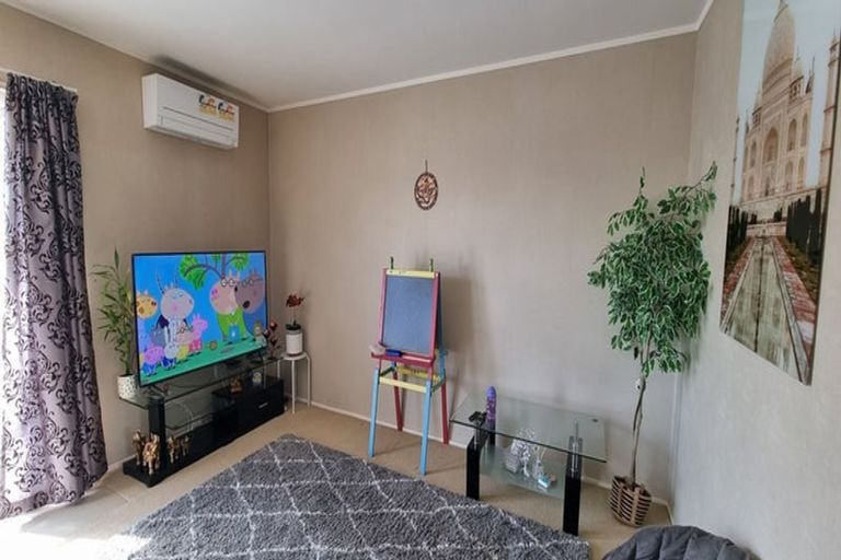 Photo of property in 2/86 Carruth Road, Papatoetoe, Auckland, 2025