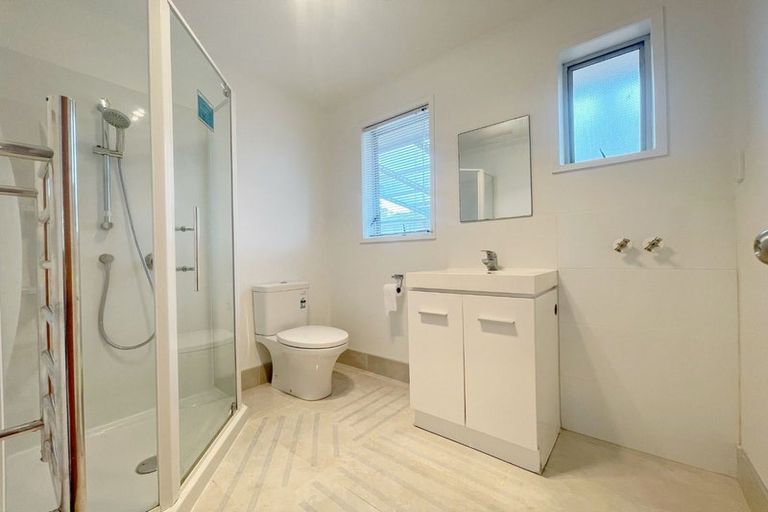 Photo of property in 84 Sycamore Drive, Sunnynook, Auckland, 0620