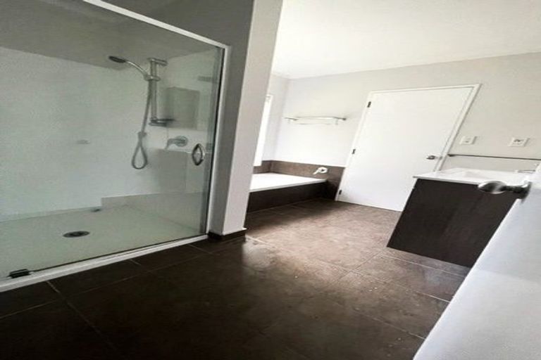 Photo of property in 48 Topliss Drive, Northcross, Auckland, 0632