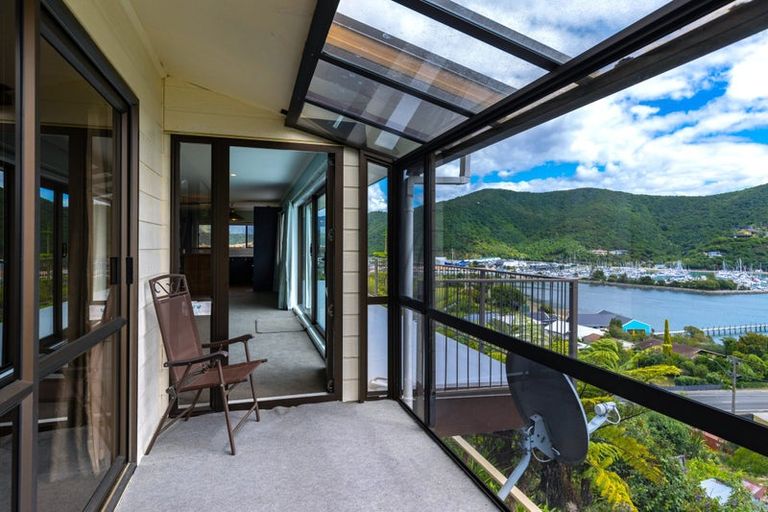 Photo of property in 324-328 Waikawa Road, Waikawa, Picton, 7220