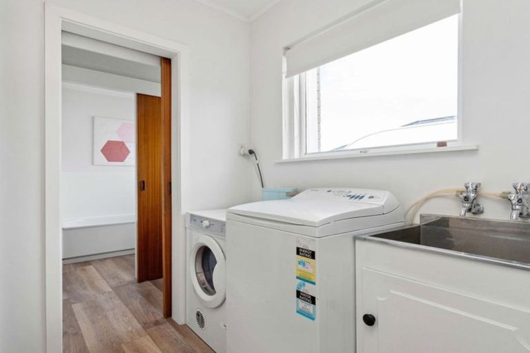 Photo of property in 34 Inwoods Road, Parklands, Christchurch, 8083