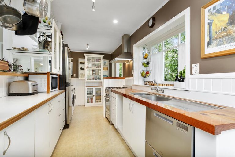 Photo of property in 36 Candia Road, Swanson, Auckland, 0614