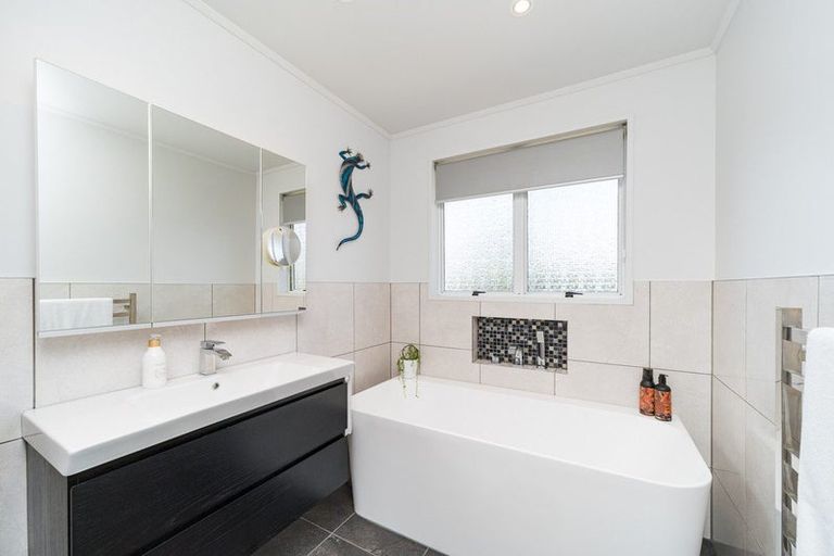 Photo of property in 3 Gainsborough Grove, Highbury, Palmerston North, 4412