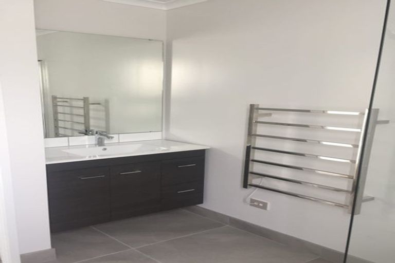 Photo of property in 81a Hobsonville Point Road, Hobsonville, Auckland, 0616