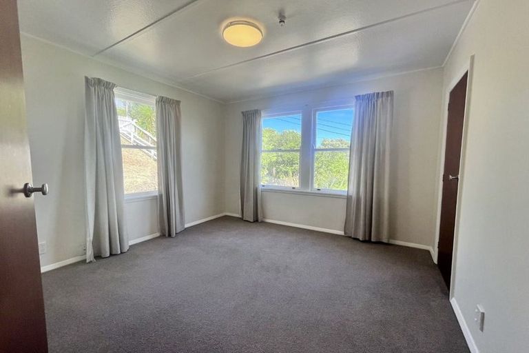 Photo of property in 100 Sidlaw Street, Strathmore Park, Wellington, 6022