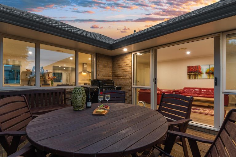 Photo of property in 158 Ruapehu Drive, Fitzherbert, Palmerston North, 4410