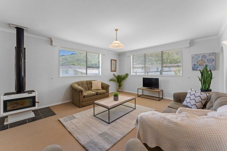 Photo of property in 8 Nevada Grove, Totara Park, Upper Hutt, 5018