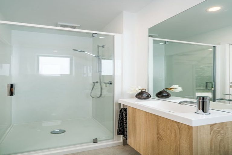 Photo of property in 5b Nea Place, Hillcrest, Auckland, 0627