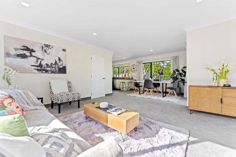 Photo of property in 2/21 Tobruk Crescent, Milford, Auckland, 0620