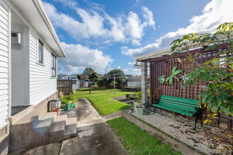 Photo of property in 72a Sylvan Crescent, Te Atatu South, Auckland, 0610