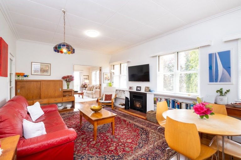 Photo of property in 14 Tauroa Road, Havelock North, 4130