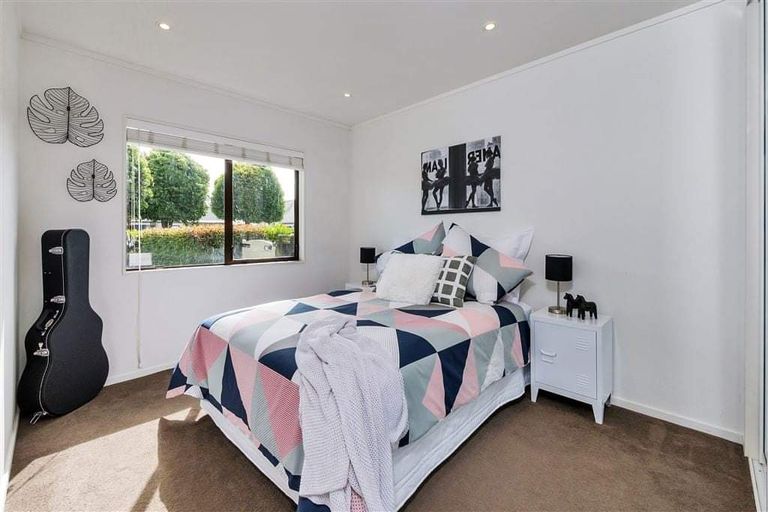 Photo of property in 12/58 Manuroa Road, Takanini, 2112