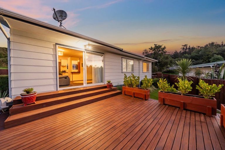 Photo of property in 21 Oaklands Grove, Clouston Park, Upper Hutt, 5018