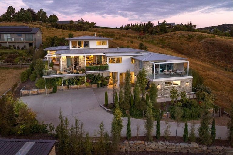 Photo of property in 11 Barclay Place, Wanaka, 9305