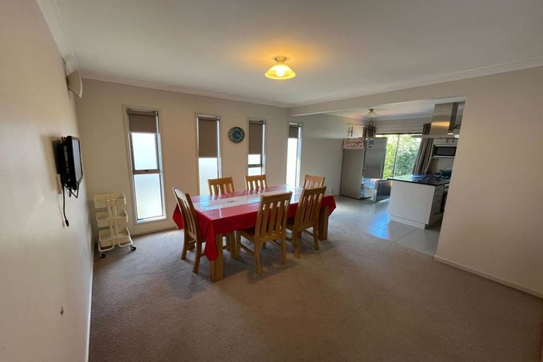 Photo of property in 2/23 Sunnyfield Crescent, Glenfield, Auckland, 0629