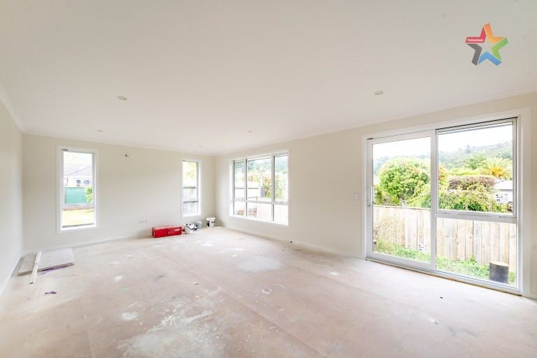 Photo of property in 298a Stokes Valley Road, Stokes Valley, Lower Hutt, 5019