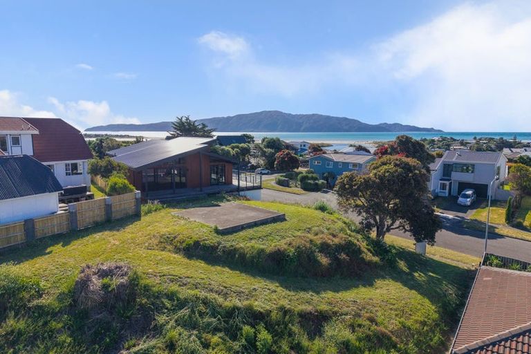 Photo of property in 39 Hicks Crescent, Waikanae Beach, Waikanae, 5036