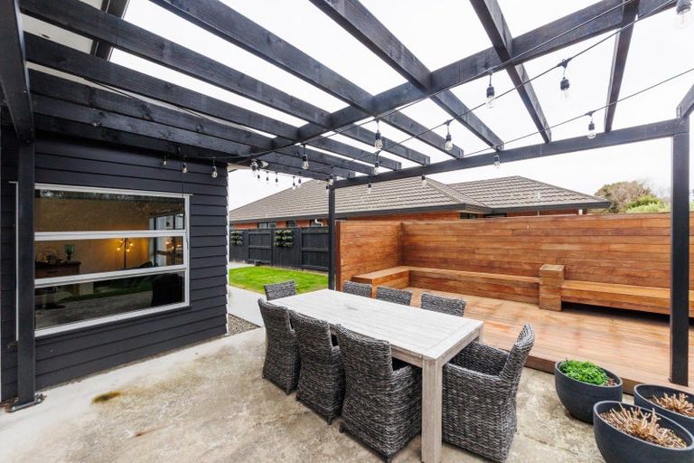 Photo of property in 25 Medallion Court, Kelvin Grove, Palmerston North, 4414