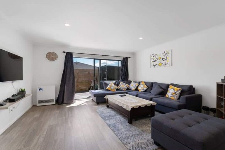 Photo of property in 19/9 Surrey Street, Tawa, Wellington, 5028