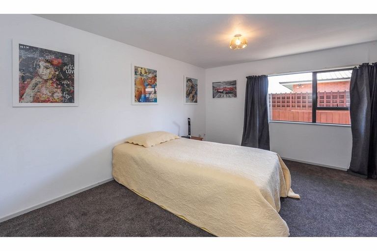 Photo of property in 2/17 Wiremu Street, Redwood, Christchurch, 8051