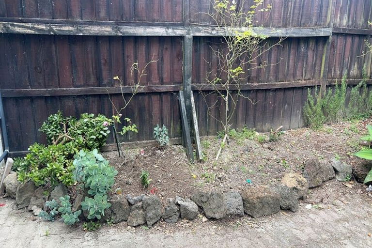 Photo of property in 2/527 Beach Road, Murrays Bay, Auckland, 0630