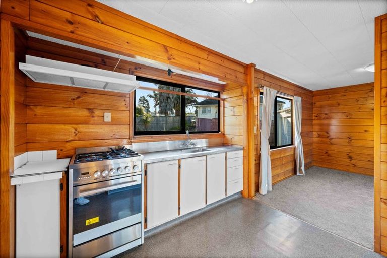 Photo of property in 1/29 Beaubank Road, Kelston, Auckland, 0602