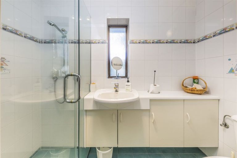 Photo of property in 26 Scenic Drive, Hillpark, Auckland, 2102