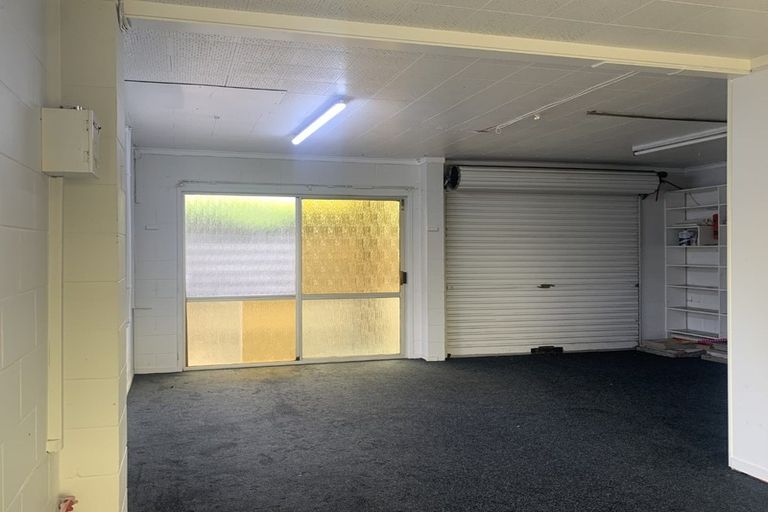 Photo of property in 423 Don Buck Road, Massey, Auckland, 0614