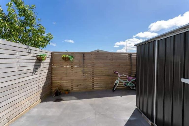 Photo of property in 19/9 Surrey Street, Tawa, Wellington, 5028