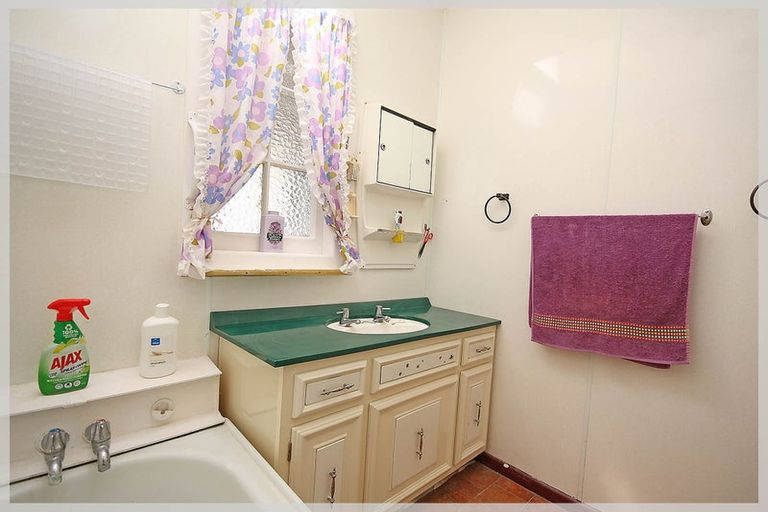 Photo of property in 58 Avenue Road, Foxton, 4814