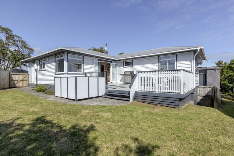 Photo of property in 10 Holford Street, Westown, New Plymouth, 4310