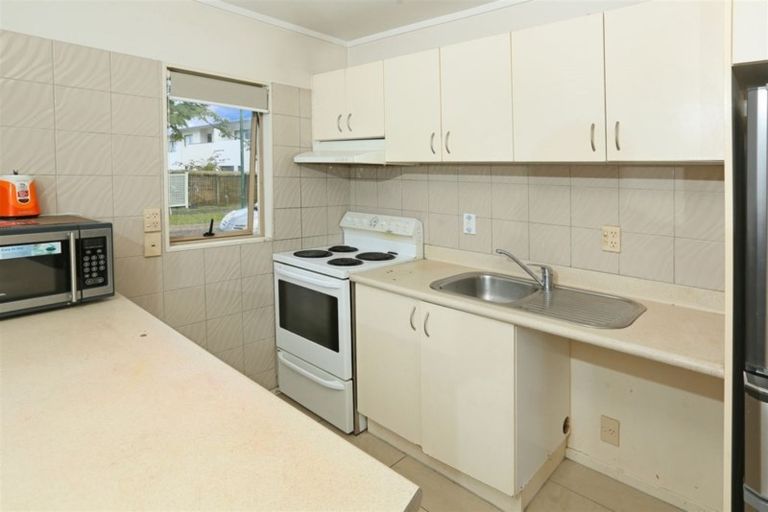 Photo of property in 11 Lockington Avenue, Henderson, Auckland, 0612
